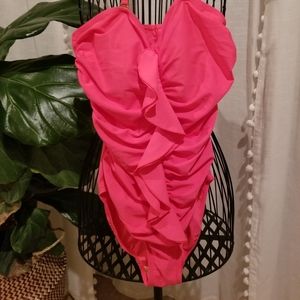 Shore shapes one piece bathing suit👙